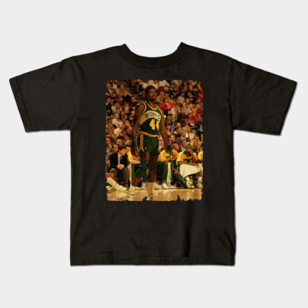 Michael Cage /// Michael Cage Vintage Design Of Basketball /// 70s Kids T-Shirt by Statman Sports